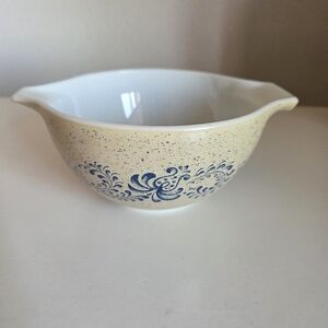 Small Pyrex Vintage Corningware Bowl